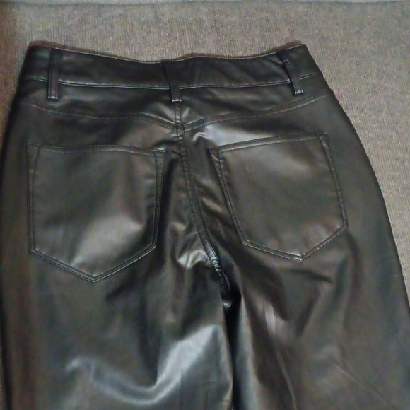 🤠Maurices Faux Leather Pants 4 Regular Like New - Picture 6 of 7